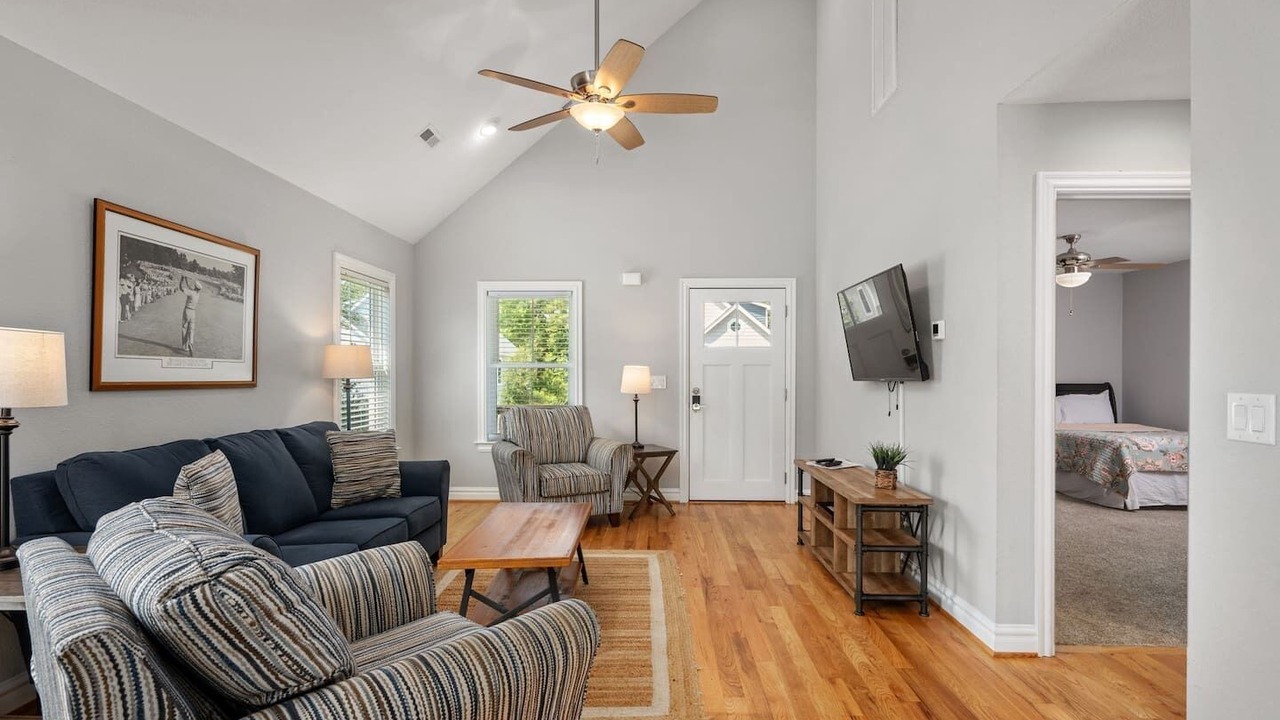 Photo of Livingroom in Harbinger