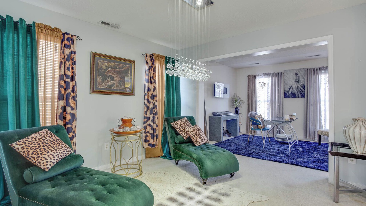 Photo of Livingroom in East Highland Park