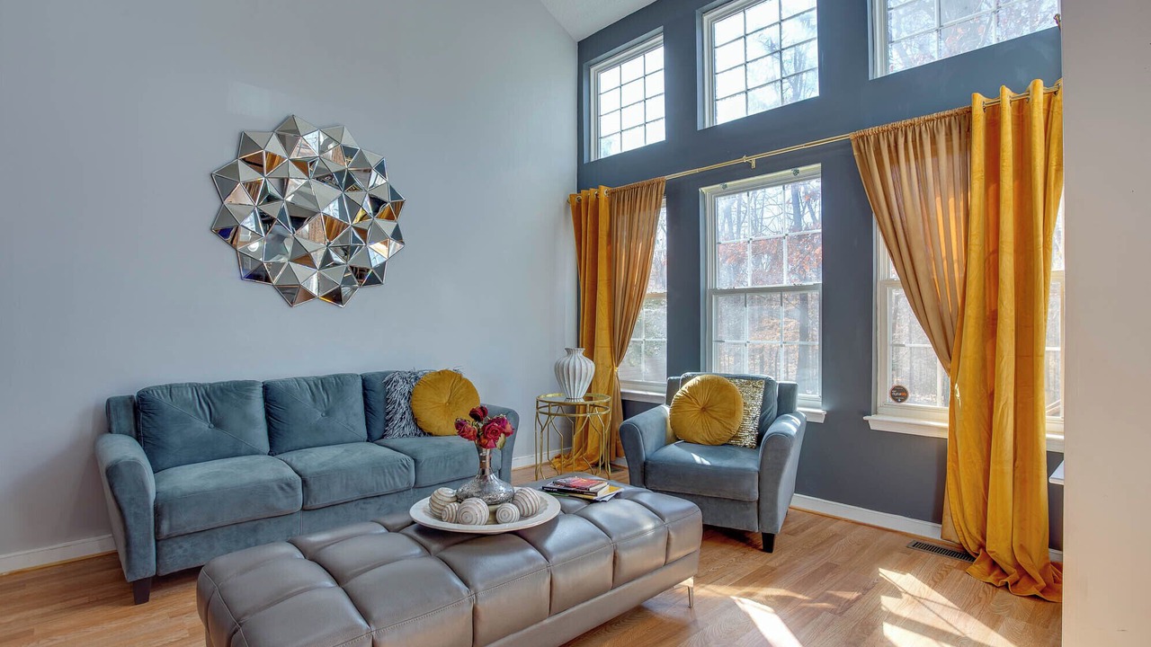 Photo of Livingroom in East Highland Park