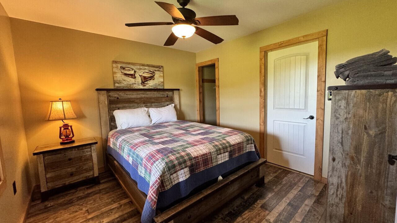 Photo of Bedroom in Byrdstown