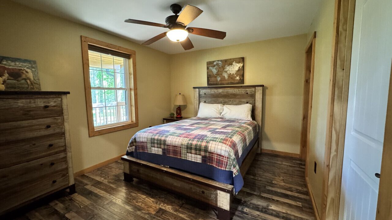 Photo of Bedroom in Byrdstown