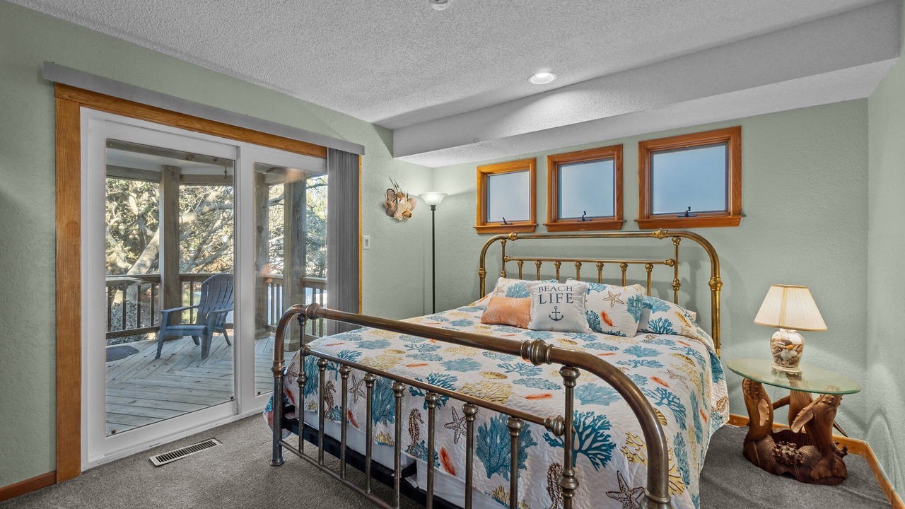 Photo of Bedroom in Monteray Shores