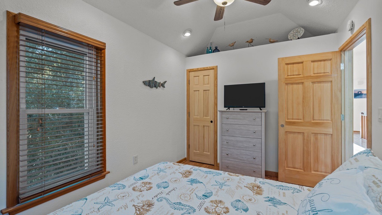 Photo of Bedroom in Monteray Shores