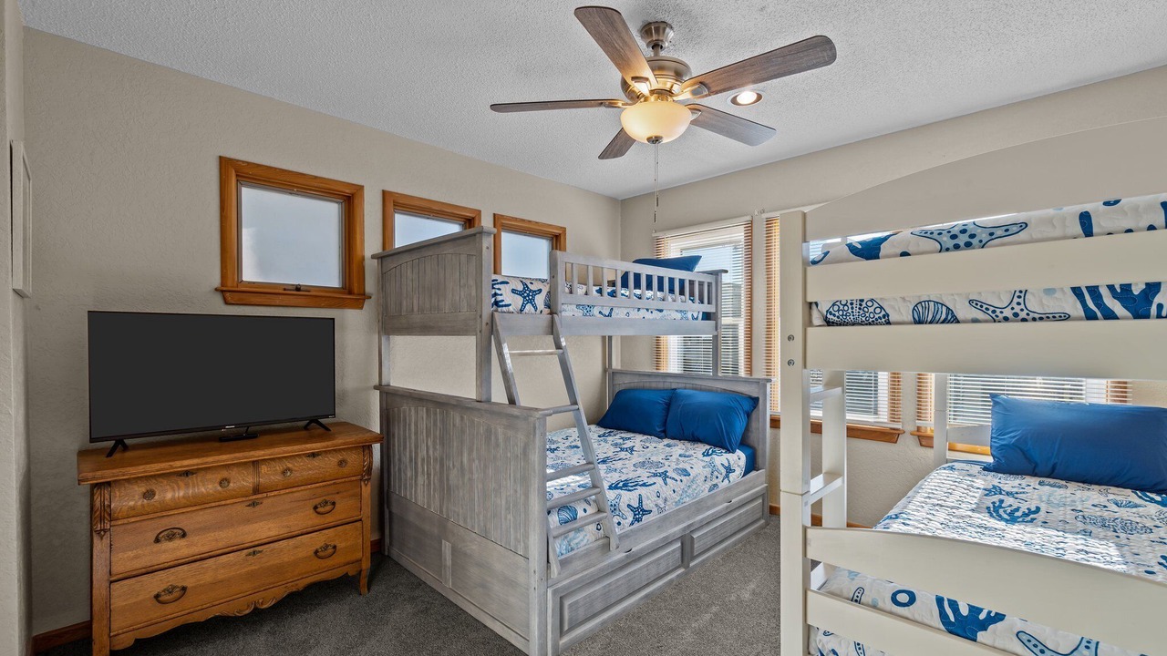 Photo of Bedroom in Monteray Shores