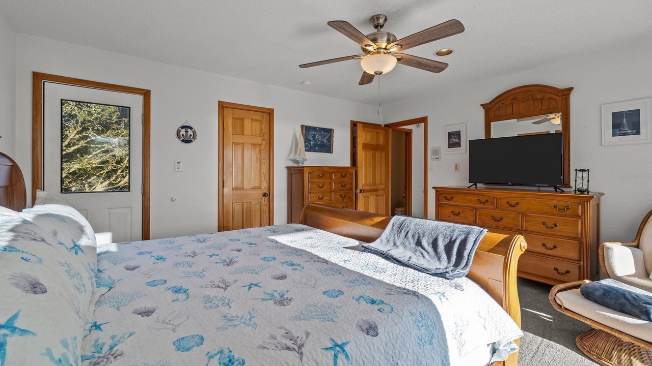 Photo of Bedroom in Monteray Shores