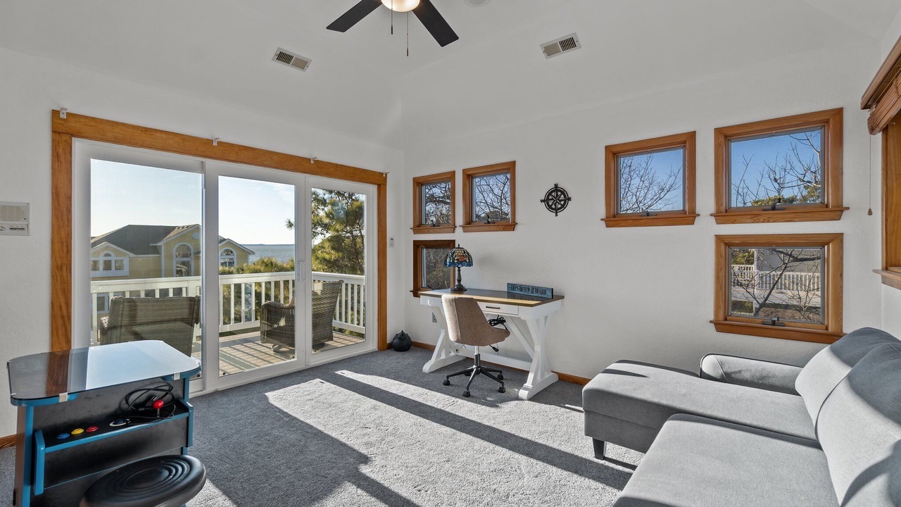 Photo of Livingroom in Monteray Shores