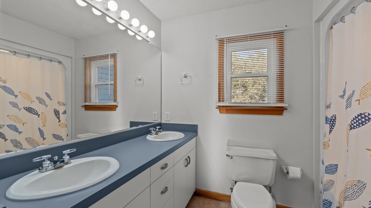 Photo of Bathroom in Monteray Shores