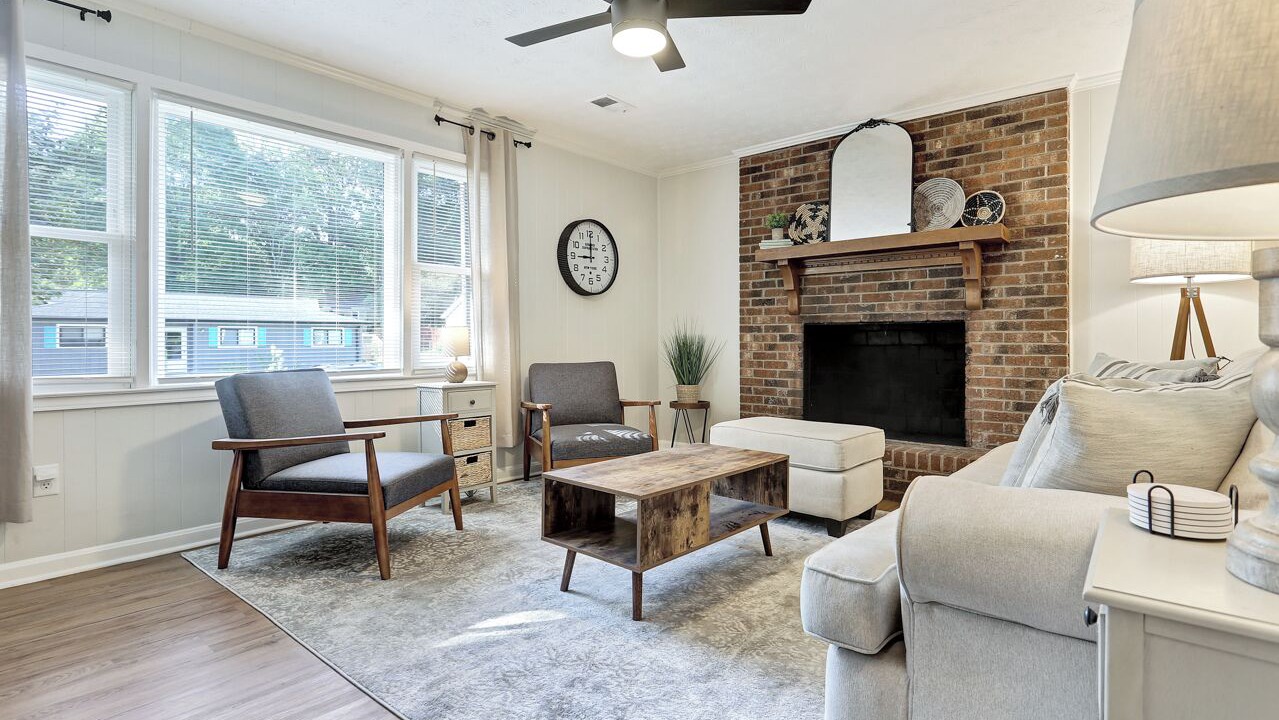 Photo of Livingroom in Travelers Rest