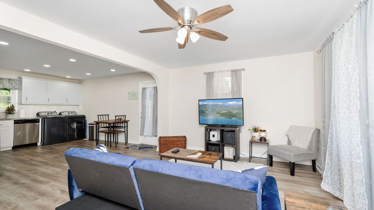 Photo of Livingroom in Travelers Rest