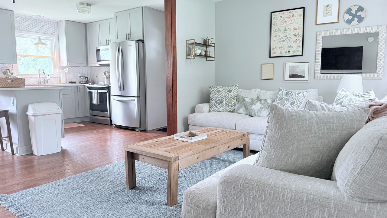 Photo of Livingroom in Clear Brook Estates