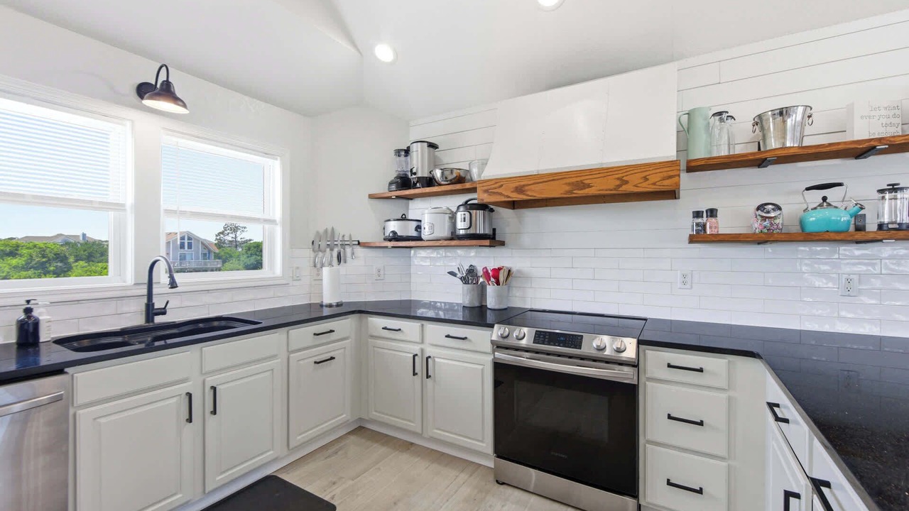 Photo of Kitchen in Whalehead Beach