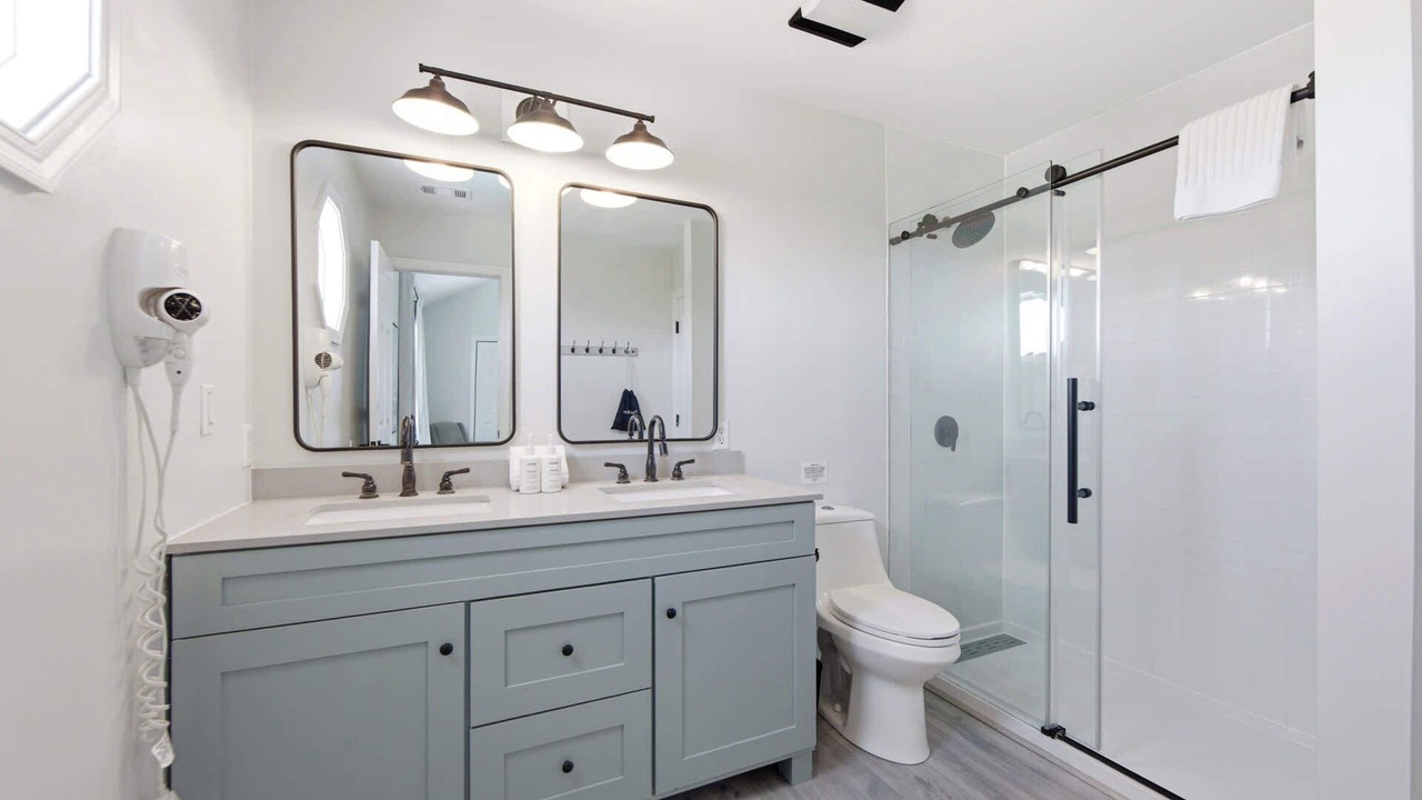 Photo of Bathroom in Whalehead Beach