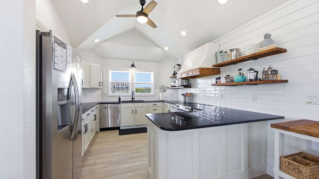 Photo of Kitchen in Whalehead Beach