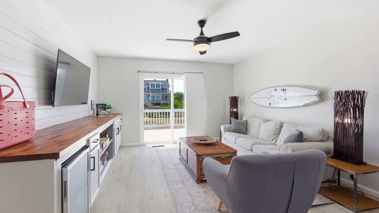 Photo of Livingroom in Whalehead Beach