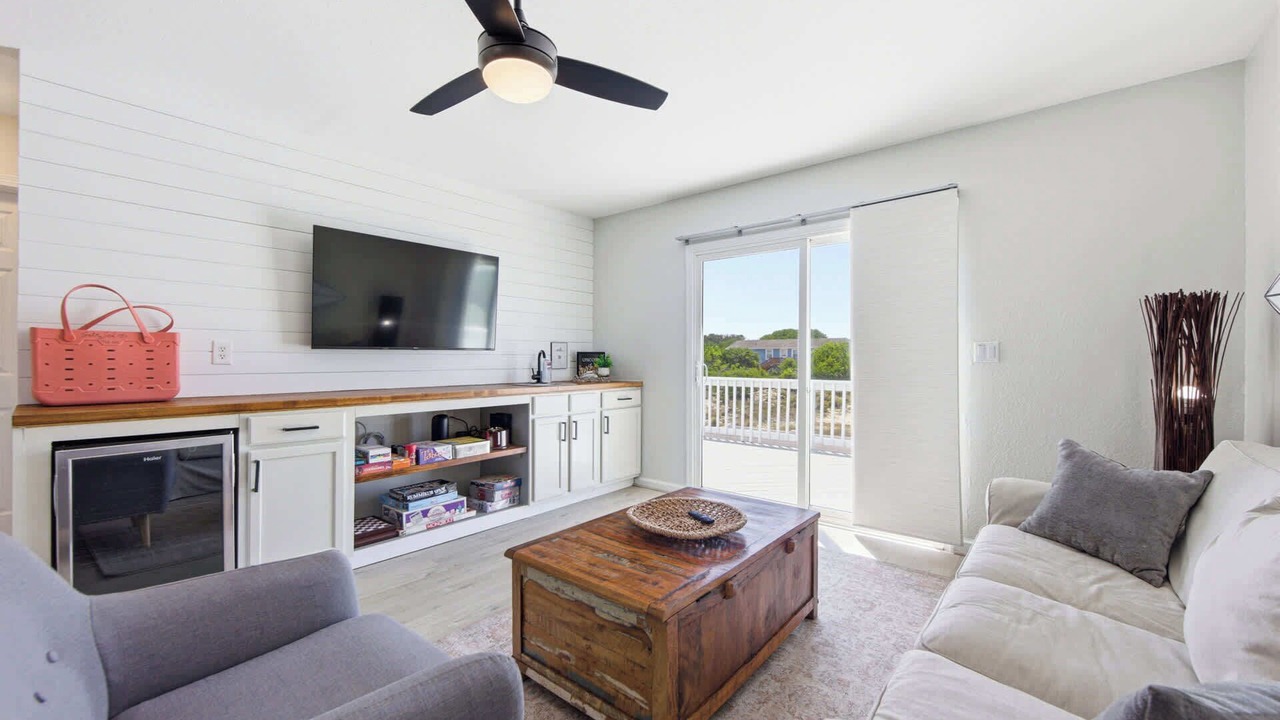 Photo of Livingroom in Whalehead Beach
