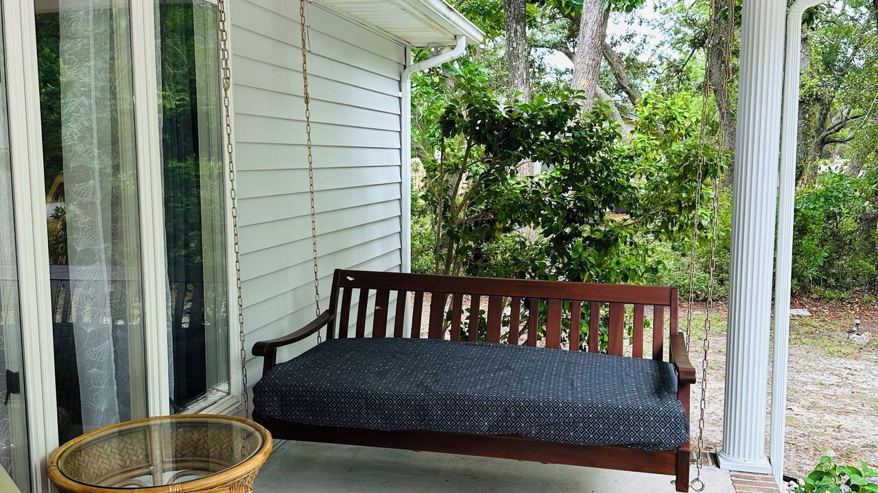 Photo of Patio Balcony in Tranquil Harbour