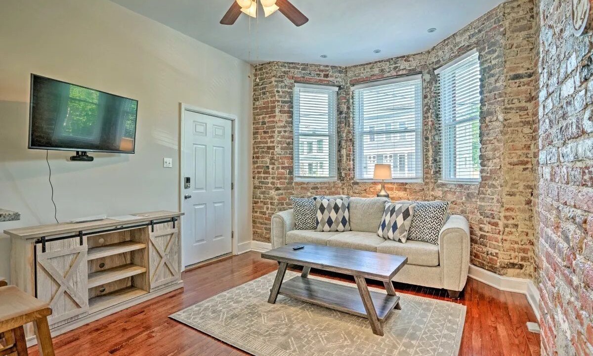 Photo of Livingroom in Church Hill