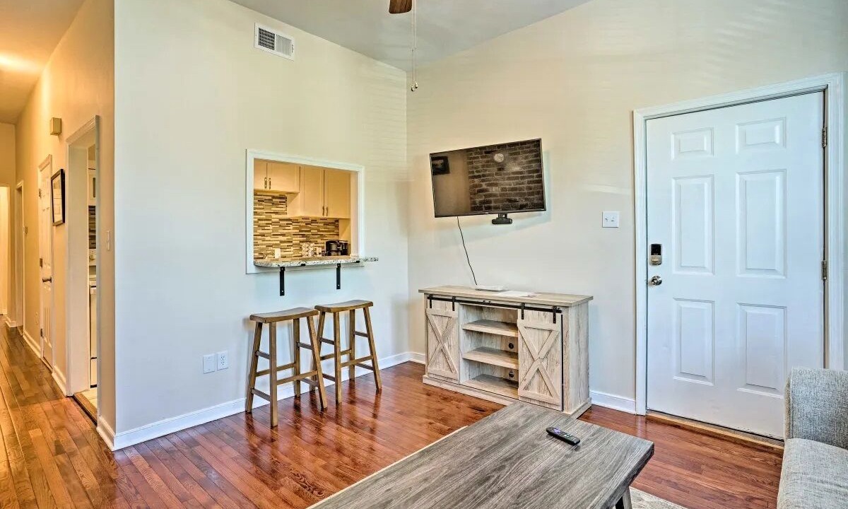 Photo of Livingroom in Church Hill