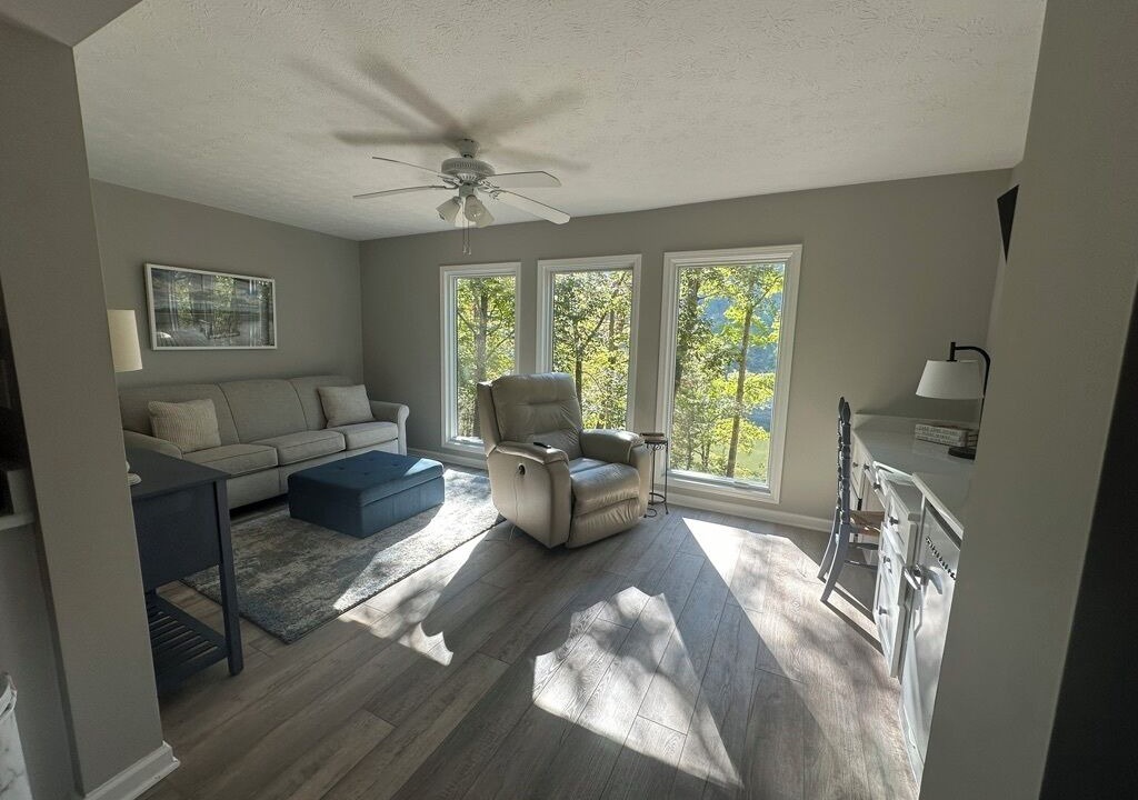 Photo of Livingroom in Bronston
