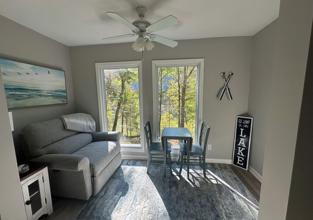 Photo of Livingroom in Bronston