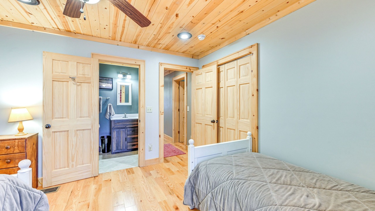 Photo of Bedroom in Cullowhee