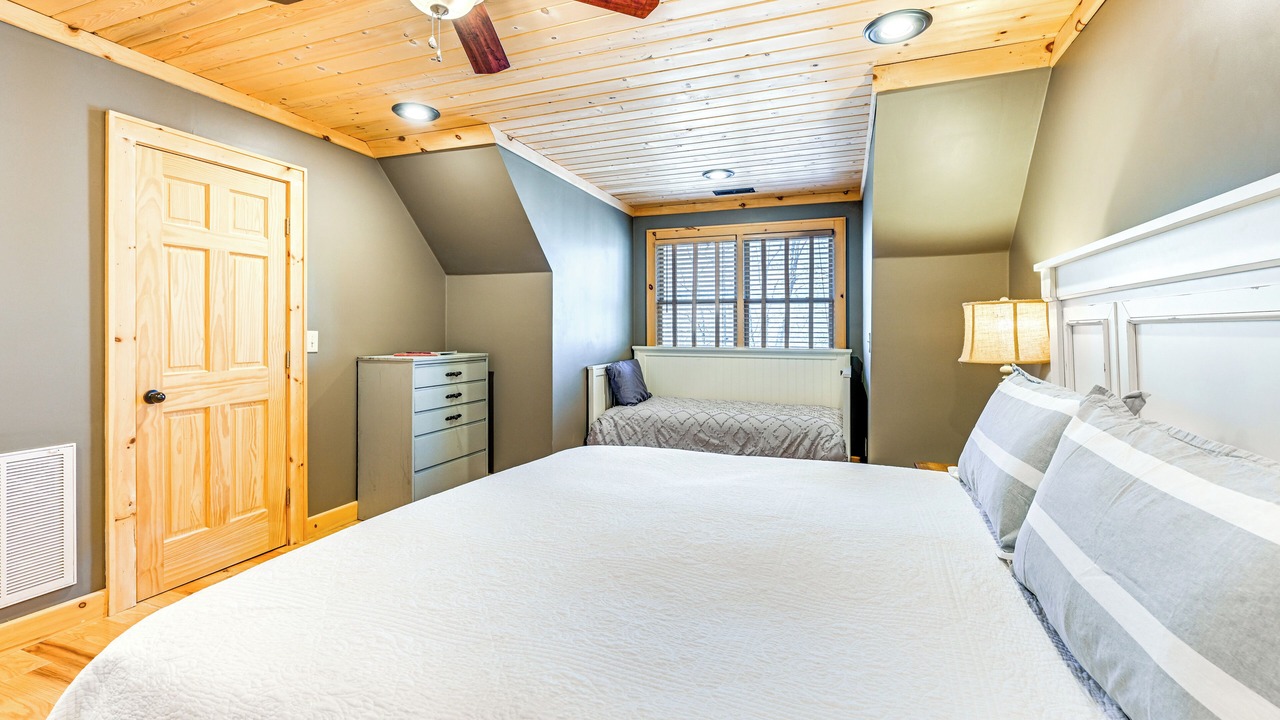 Photo of Bedroom in Cullowhee