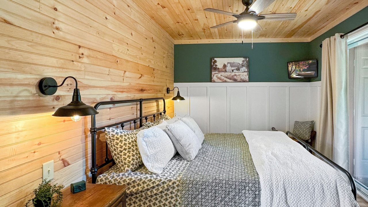 Photo of Bedroom in Salem
