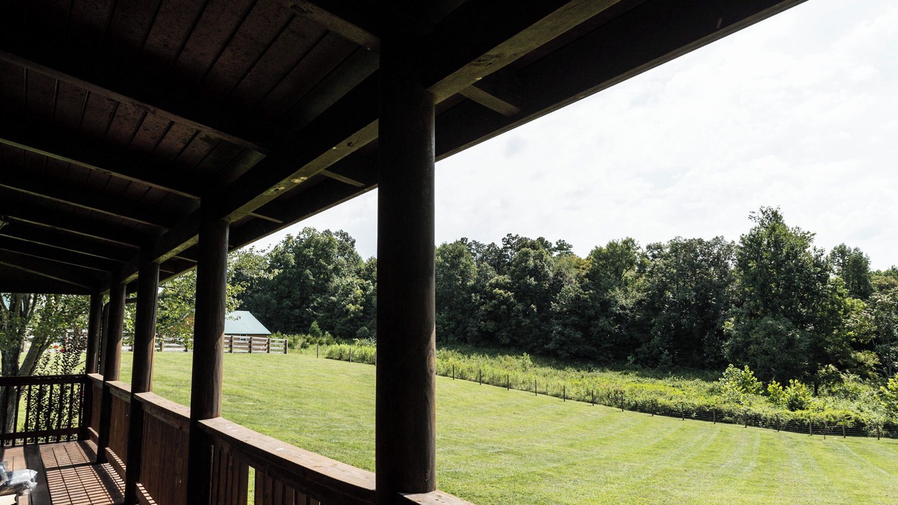 Photo of Patio Balcony in Byrdstown