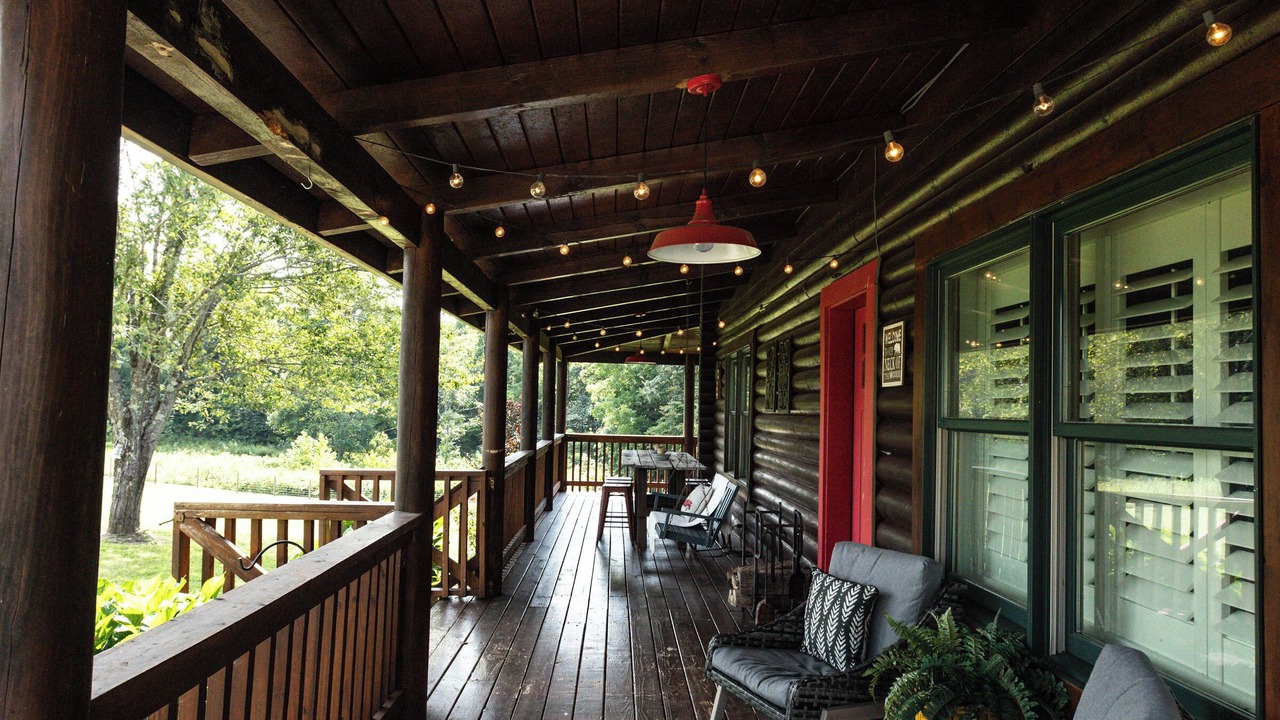Photo of Patio Balcony in Byrdstown