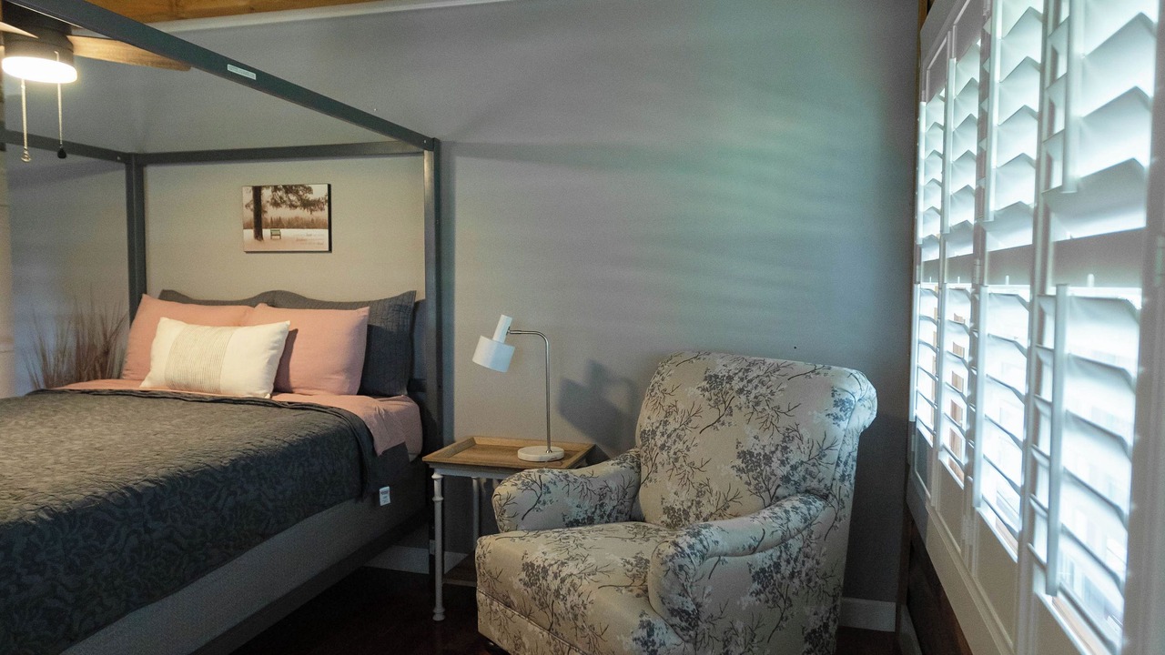 Photo of Bedroom in Byrdstown