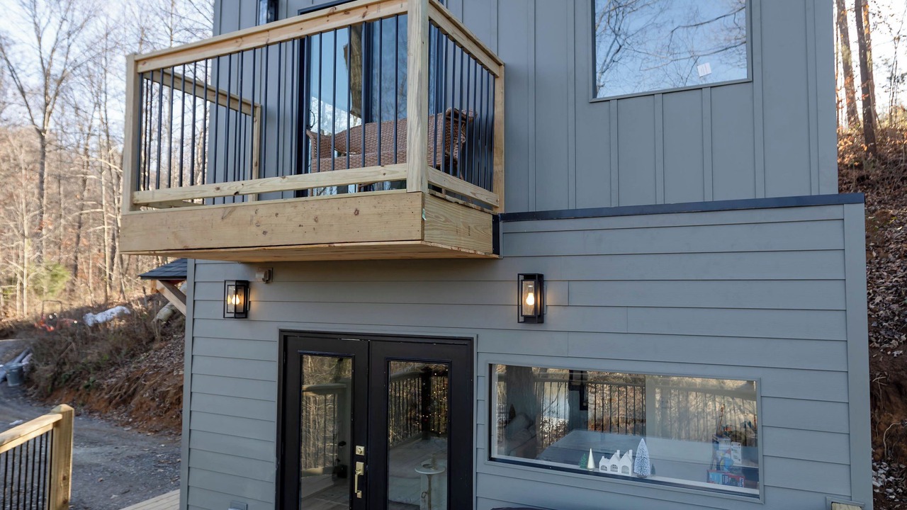 Photo of Patio Balcony in Byrdstown