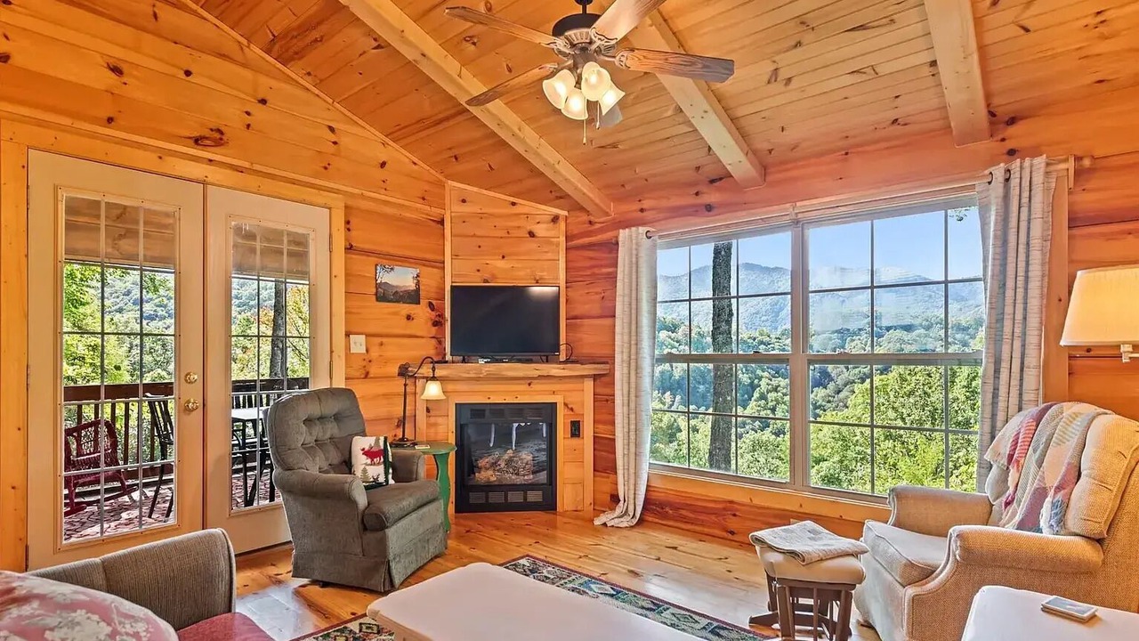 Photo of Livingroom in Cranberry Falls