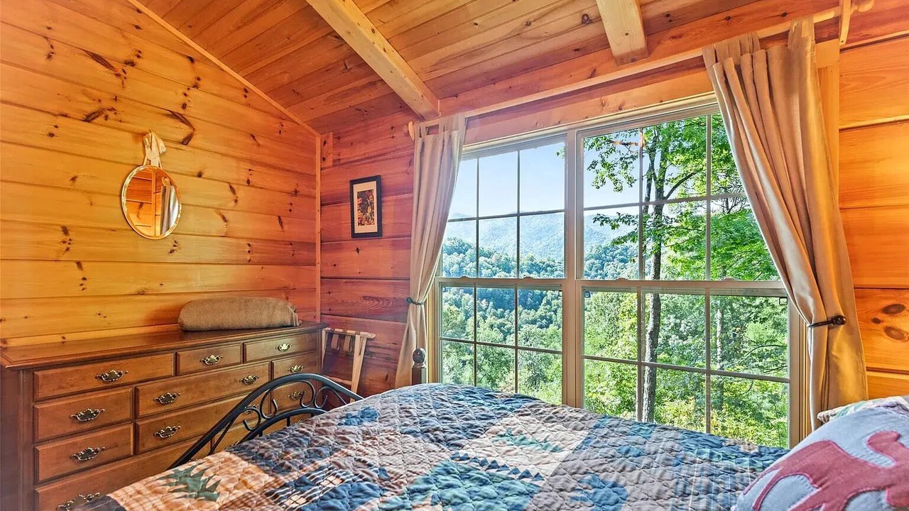 Photo of Bedroom in Cranberry Falls
