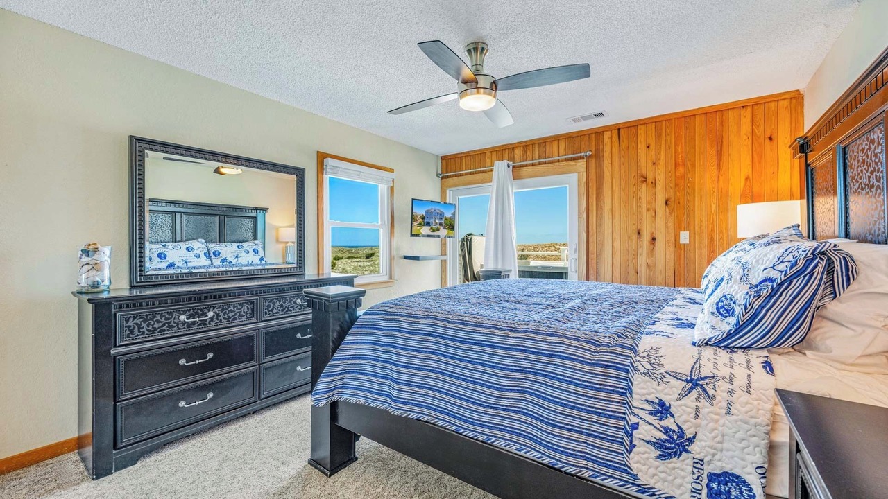 Photo of Bedroom in Waves