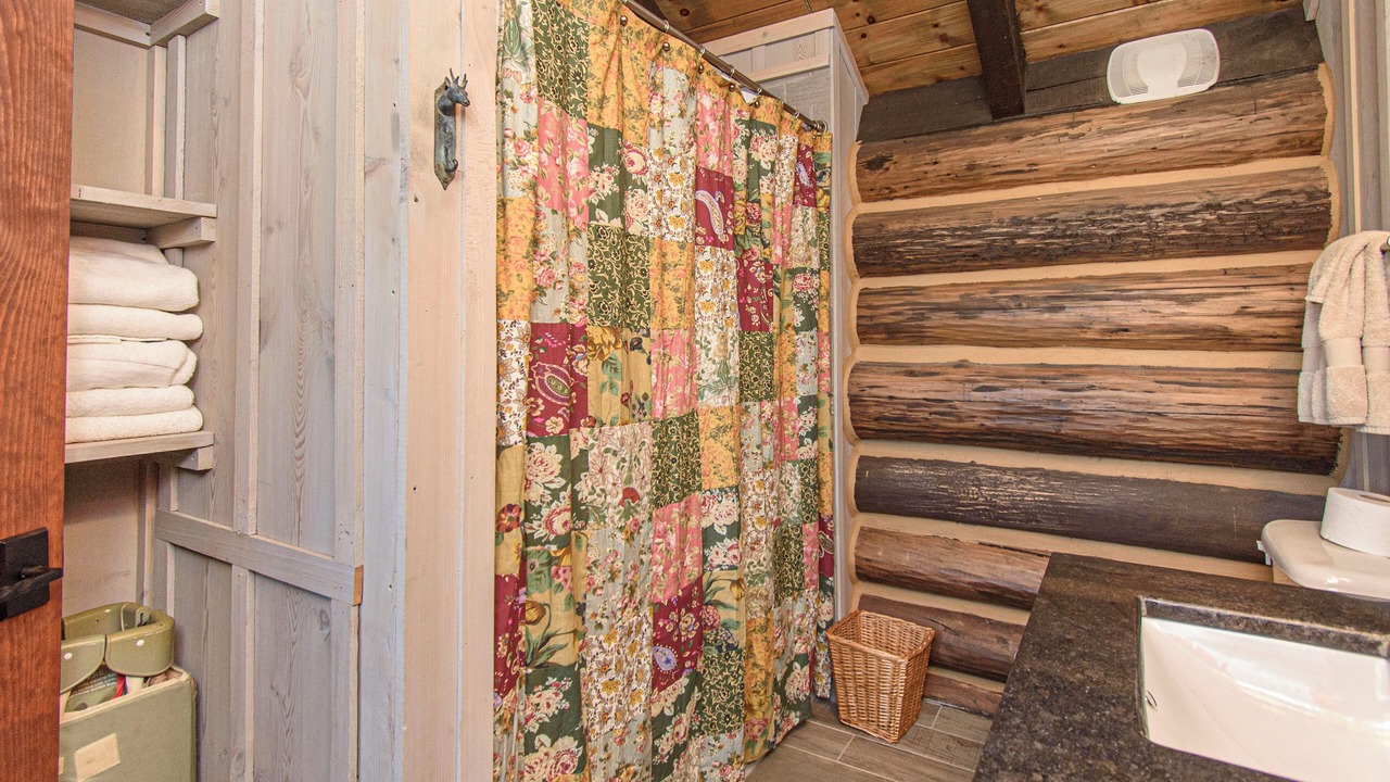 Photo of Bathroom in Pearisburg