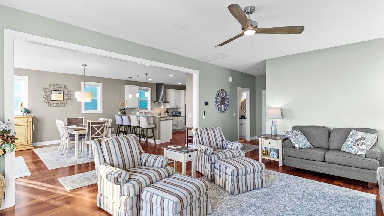 Photo of Livingroom in Oak Island