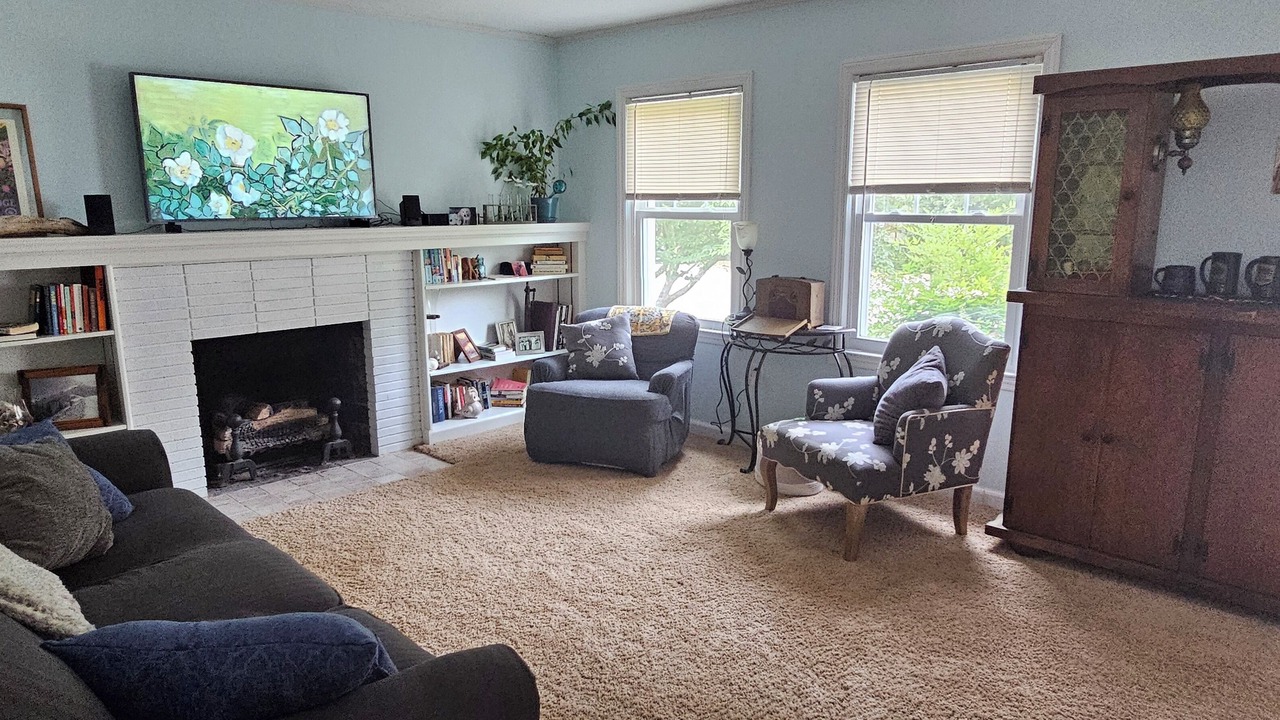 Photo of Livingroom in Blacksburg