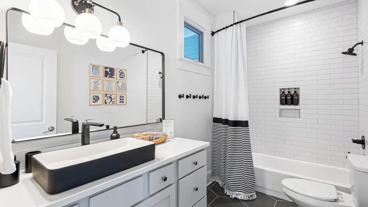Photo of Bathroom in Lockeland Springs