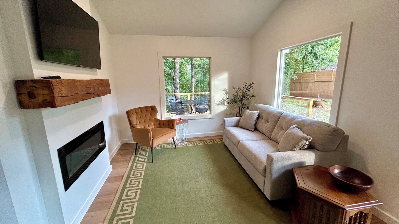 Photo of Livingroom in Travelers Rest
