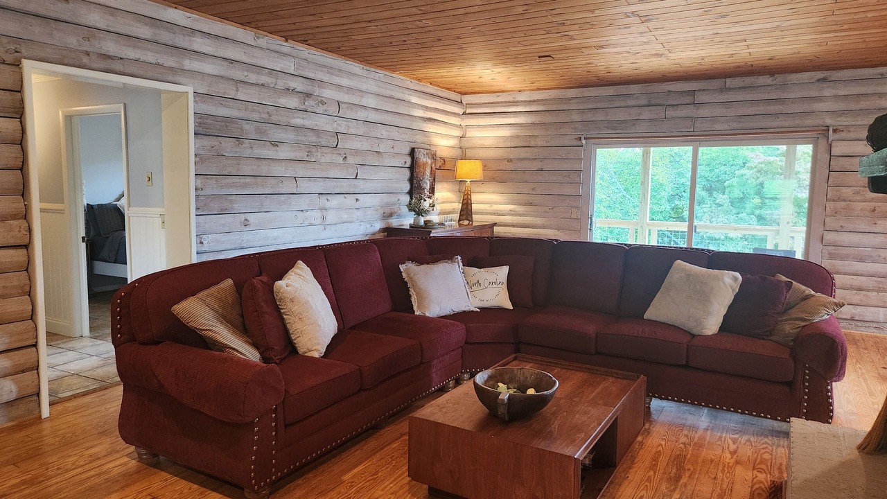 Photo of Livingroom in Hendersonville