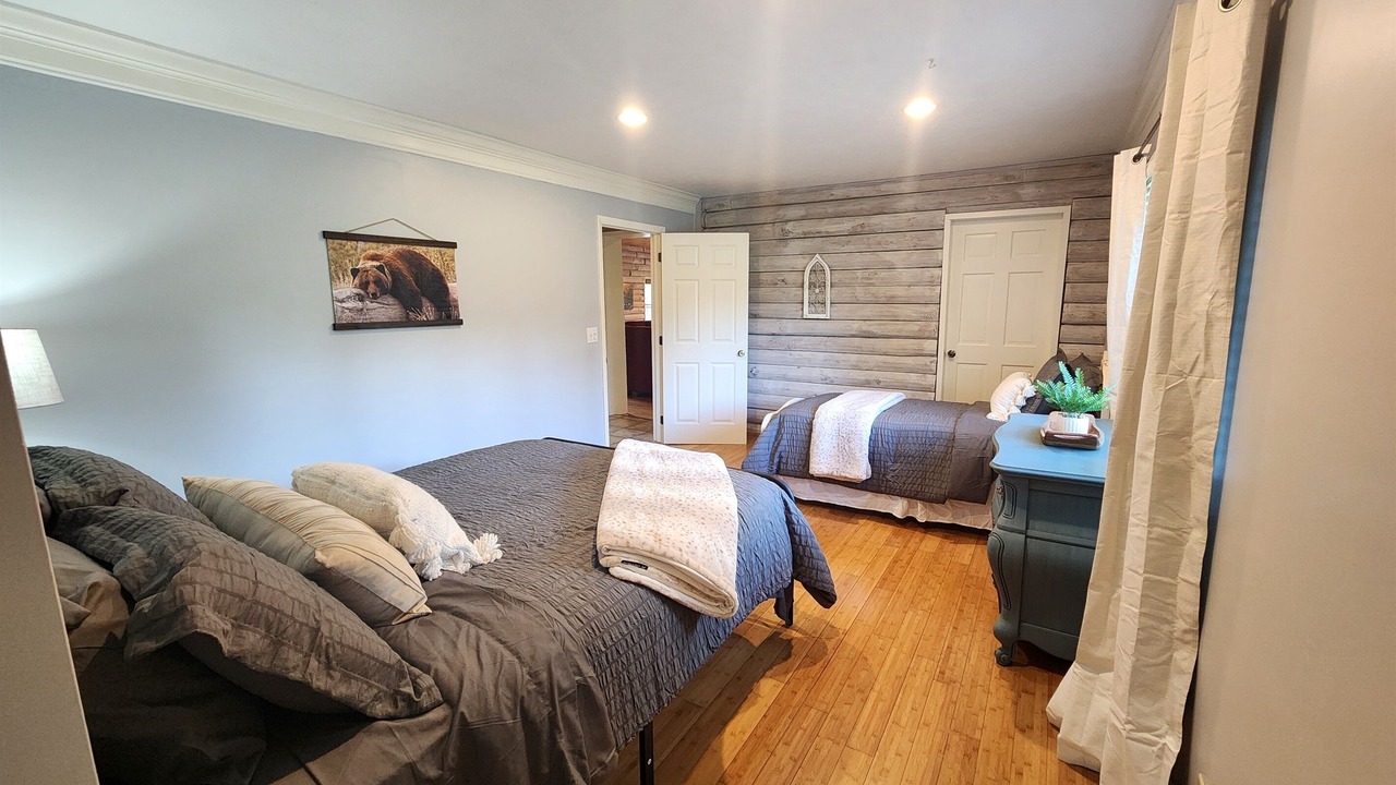 Photo of Bedroom in Hendersonville