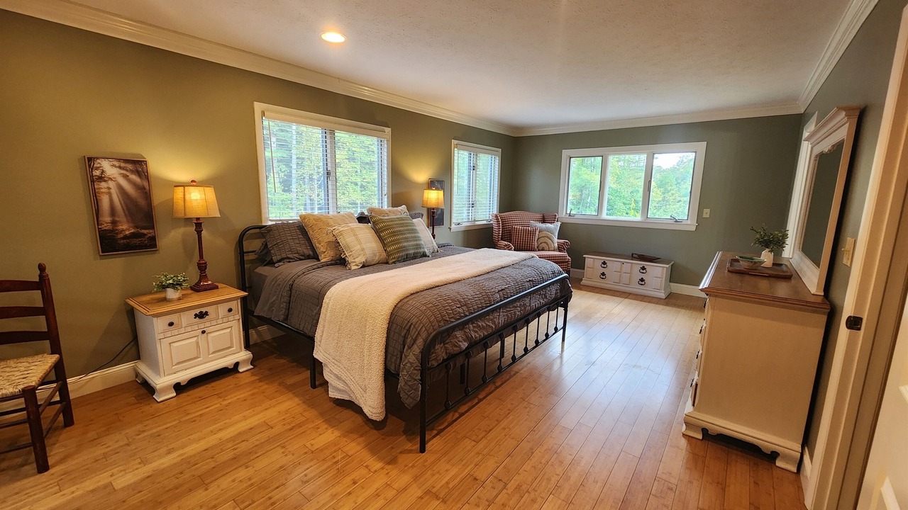 Photo of Bedroom in Hendersonville