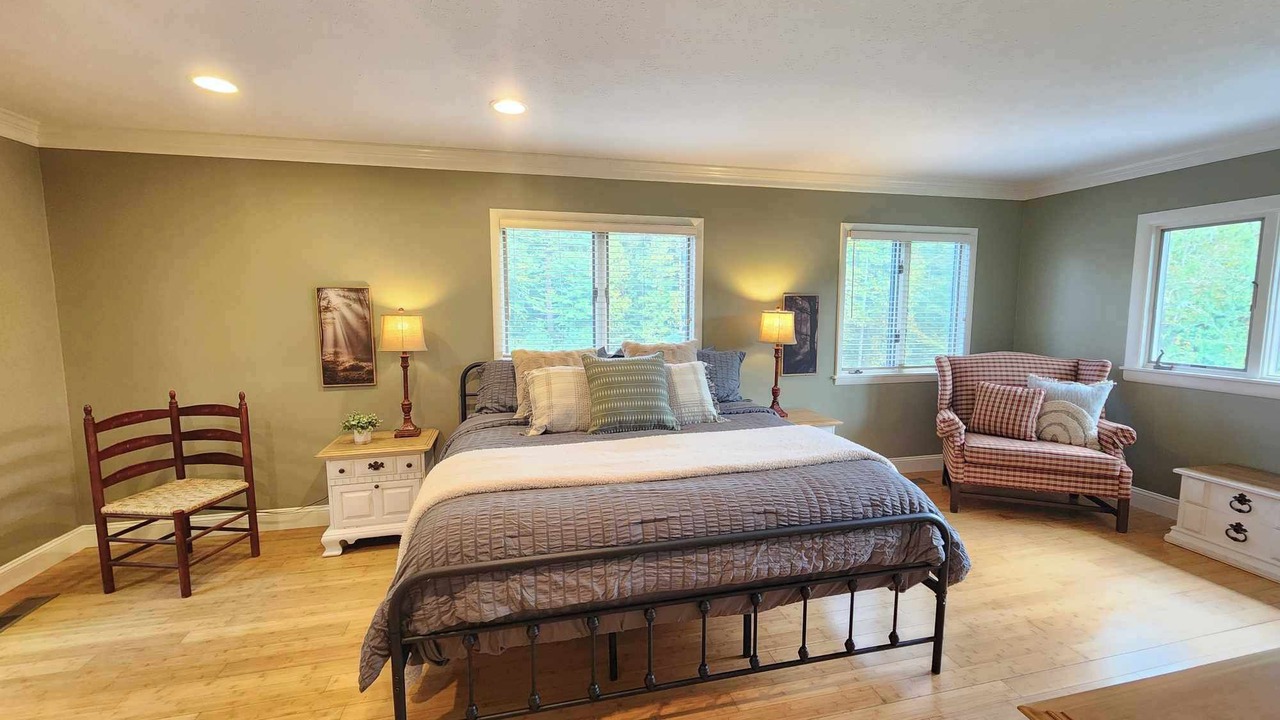 Photo of Bedroom in Hendersonville