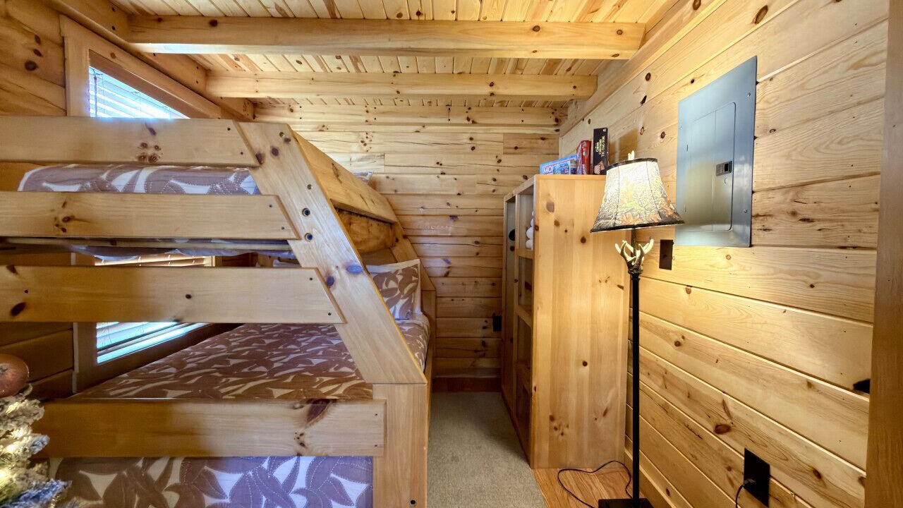 Photo of Bedroom in Byrdstown