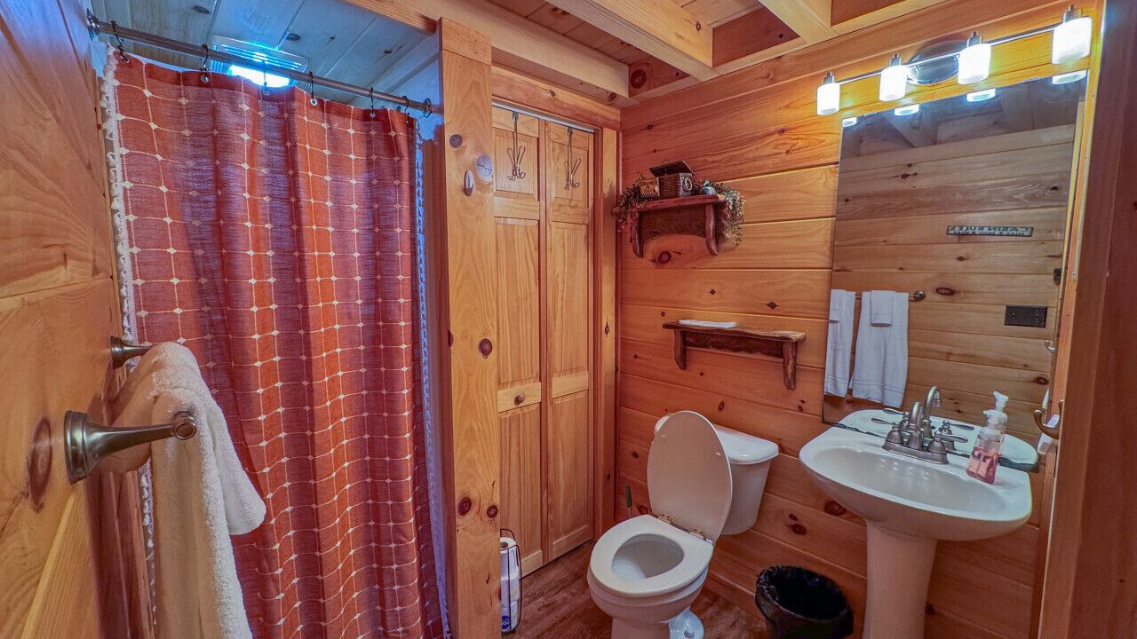 Photo of Bathroom in Byrdstown