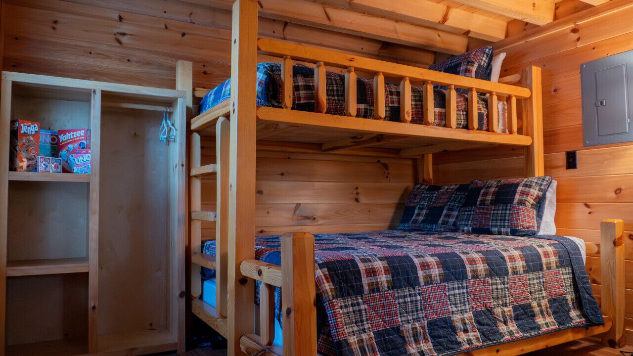 Photo of Bedroom in Byrdstown