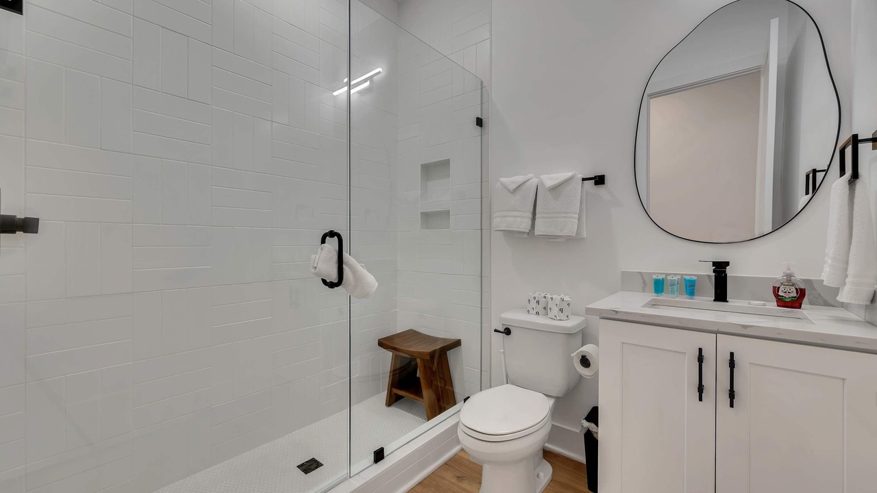 Photo of Bathroom in Hurwood Heights