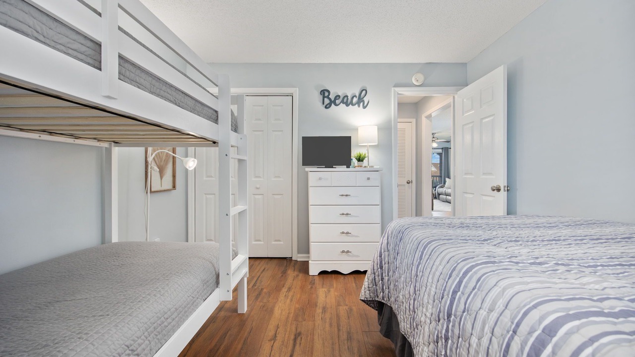 Photo of Bedroom in Cherry Grove Beach