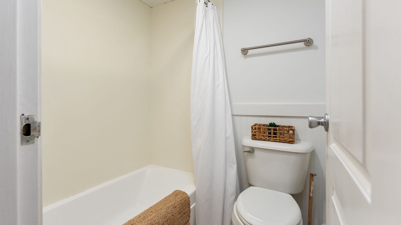 Photo of Bathroom in Airlie