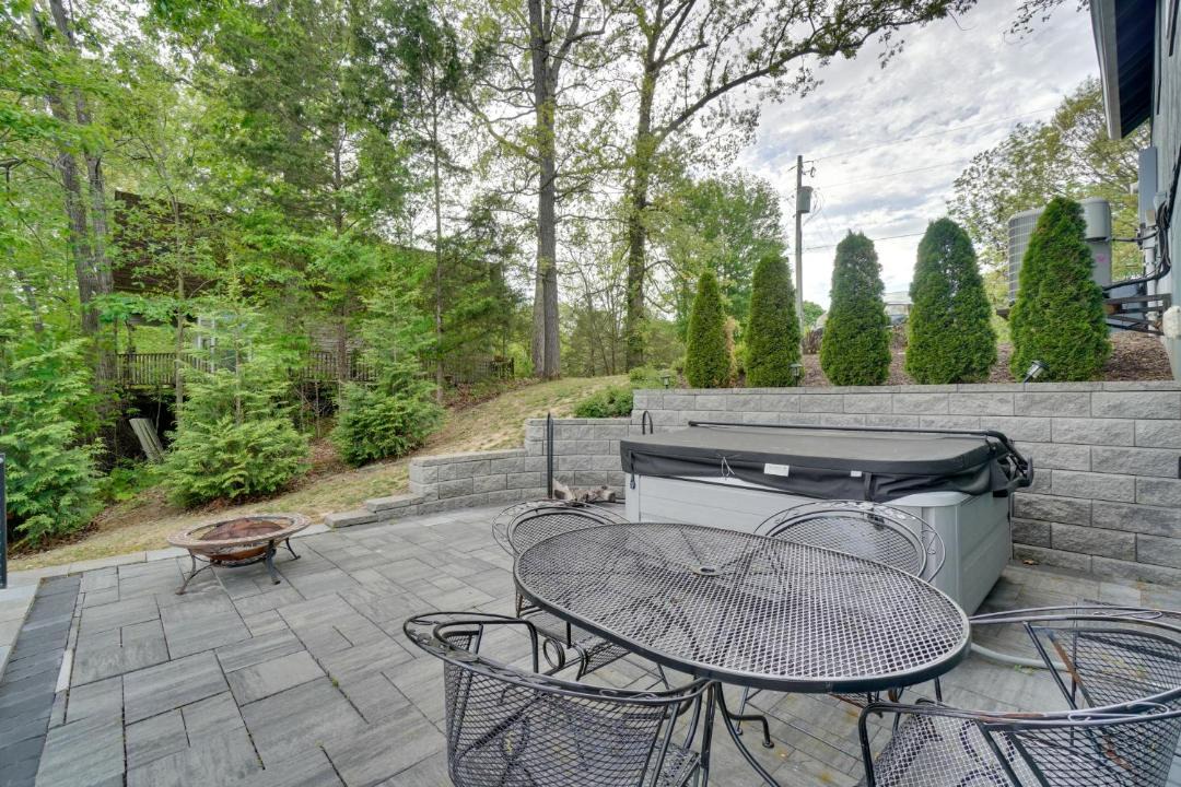 Photo of Patio Balcony in Byrdstown
